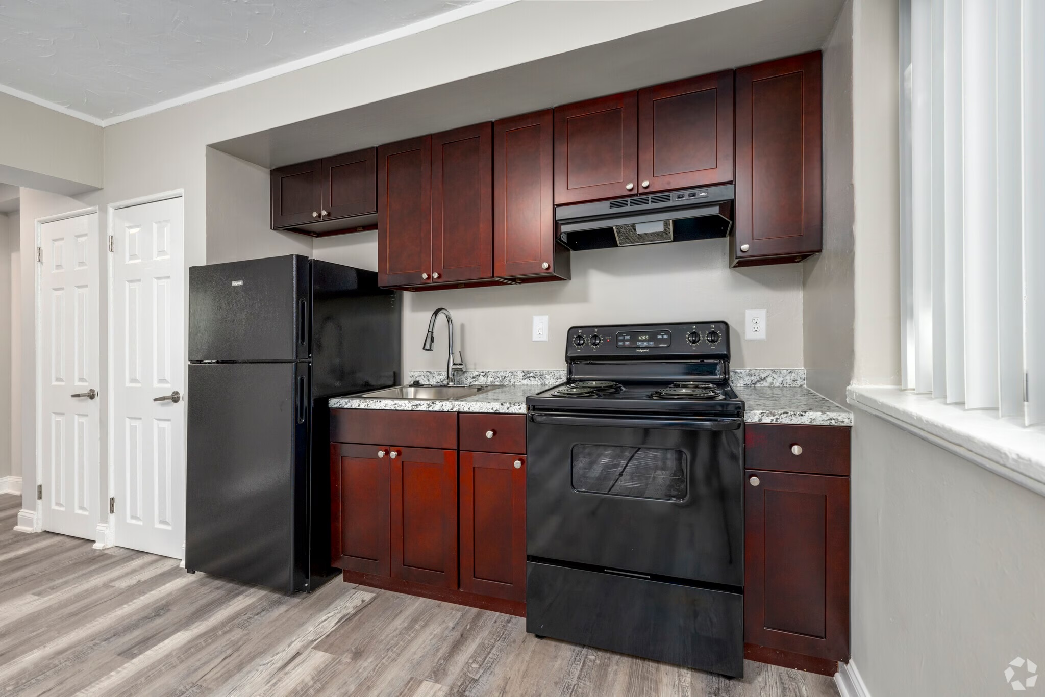 parkway-gardens-apartments-greenbelt-md-1br-1ba-453sf---kitchen