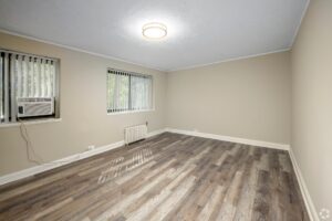 parkway-gardens-apartments-greenbelt-md-1br-1ba-453sf---living-room (1)